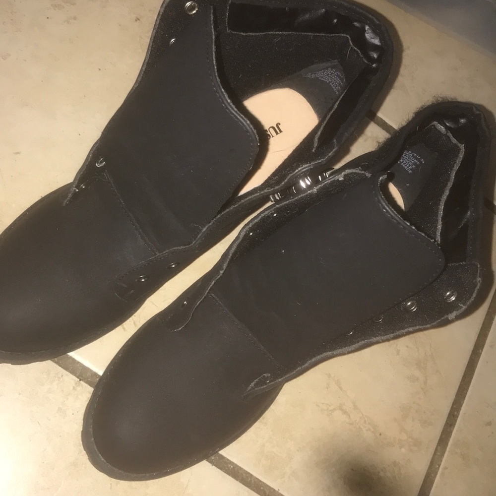 Black lace-up bootie